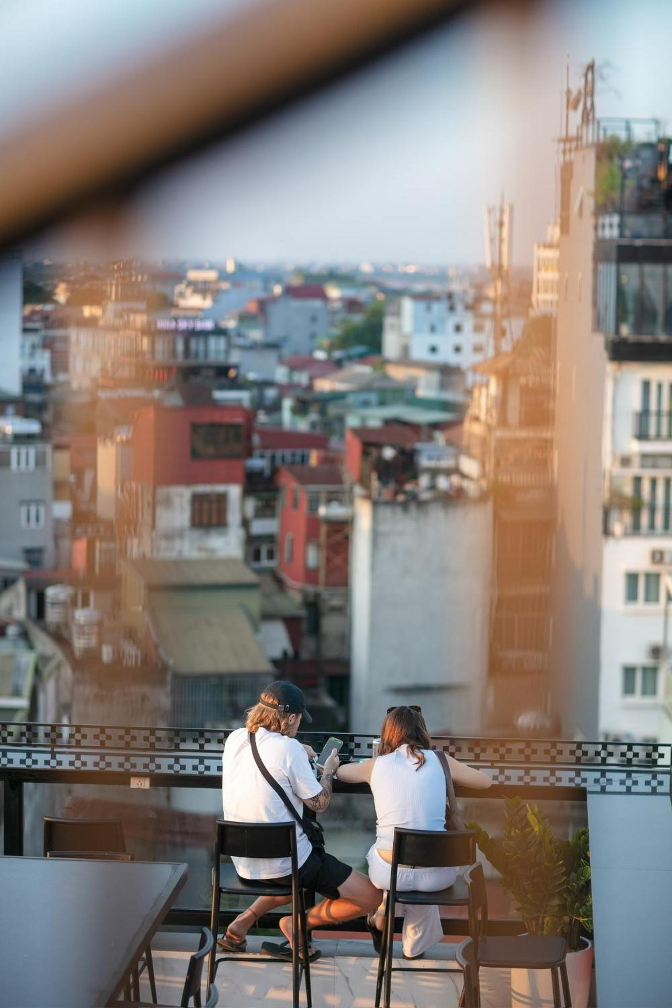 Lakeview Backpackers Hostel & Rooftop Bar Hanoi Exterior photo