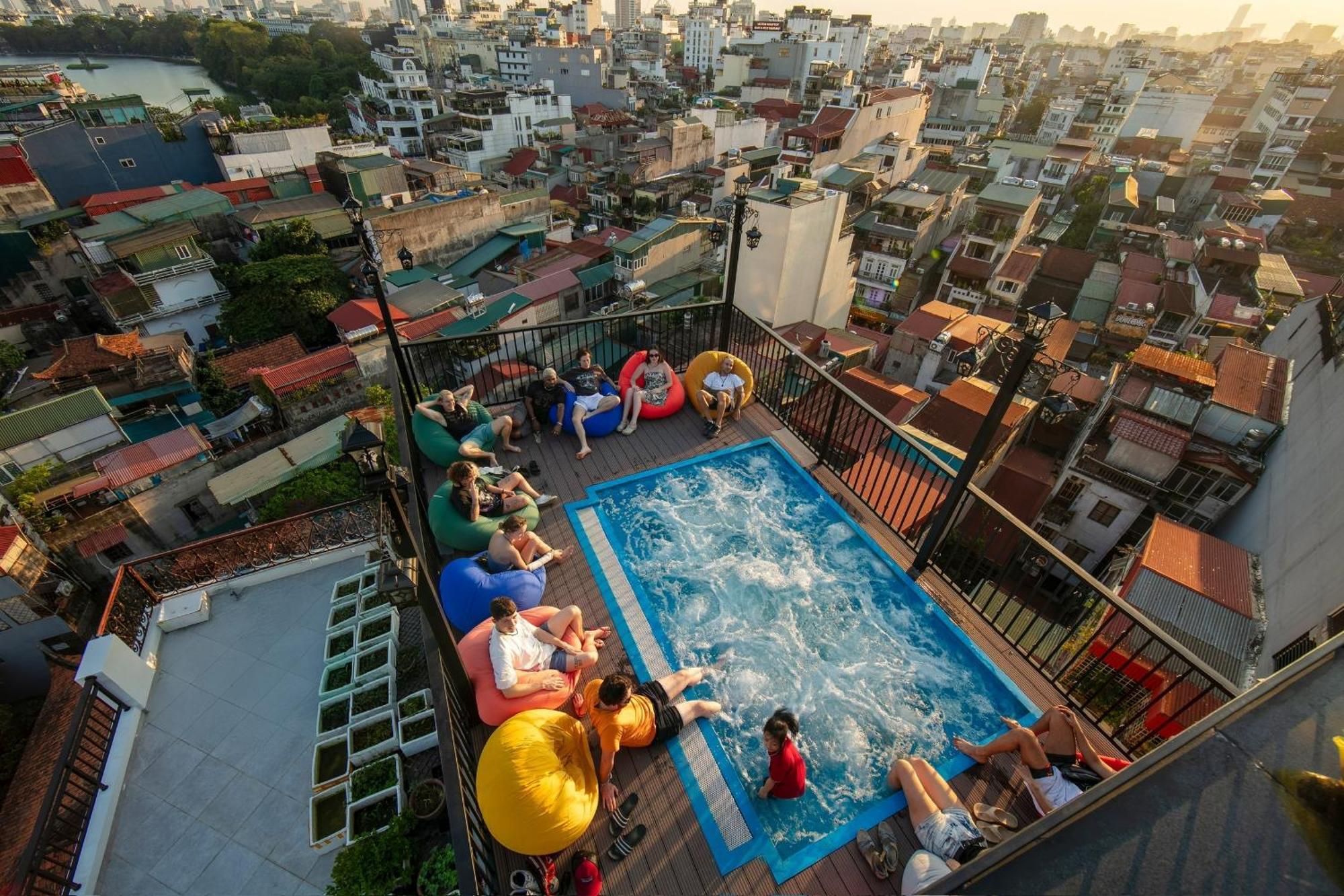 Lakeview Backpackers Hostel & Rooftop Bar Hanoi Exterior photo