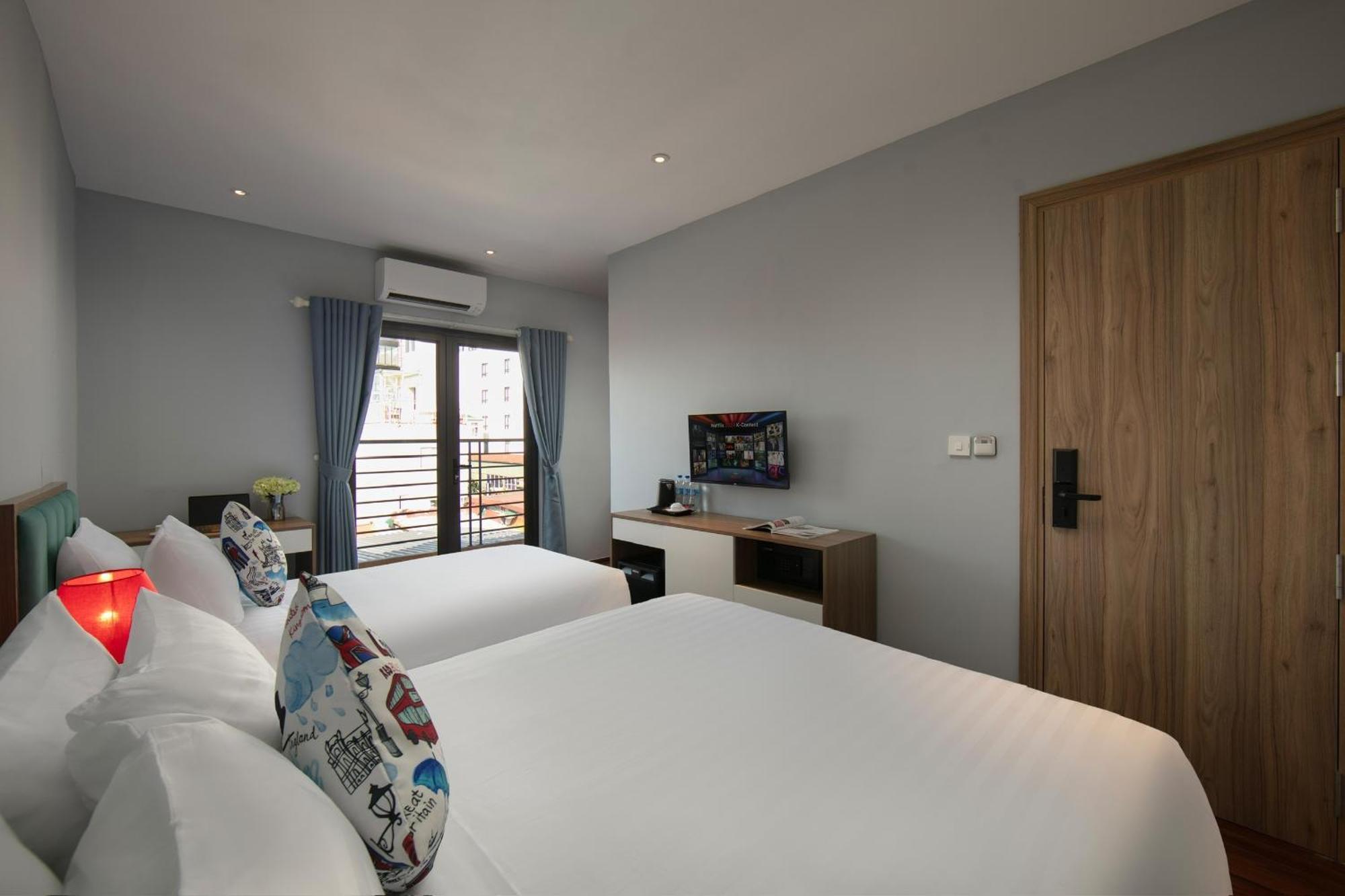 Lakeview Backpackers Hostel & Rooftop Bar Hanoi Exterior photo